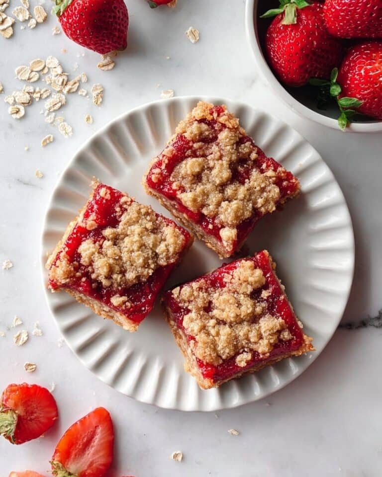 Healthy Strawberry Oatmeal Bars Recipe